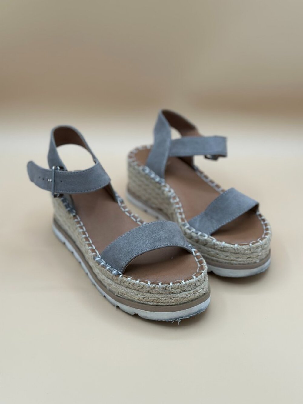 Universal Thread Gray Suede Espadrille Platform Sandals Women’s Size 6